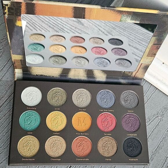 NOMAD COSMETICS x BERLIN UNDERGROUND LIMITED EDITION EYESHADOW PALETTE - Picture 2 of 12